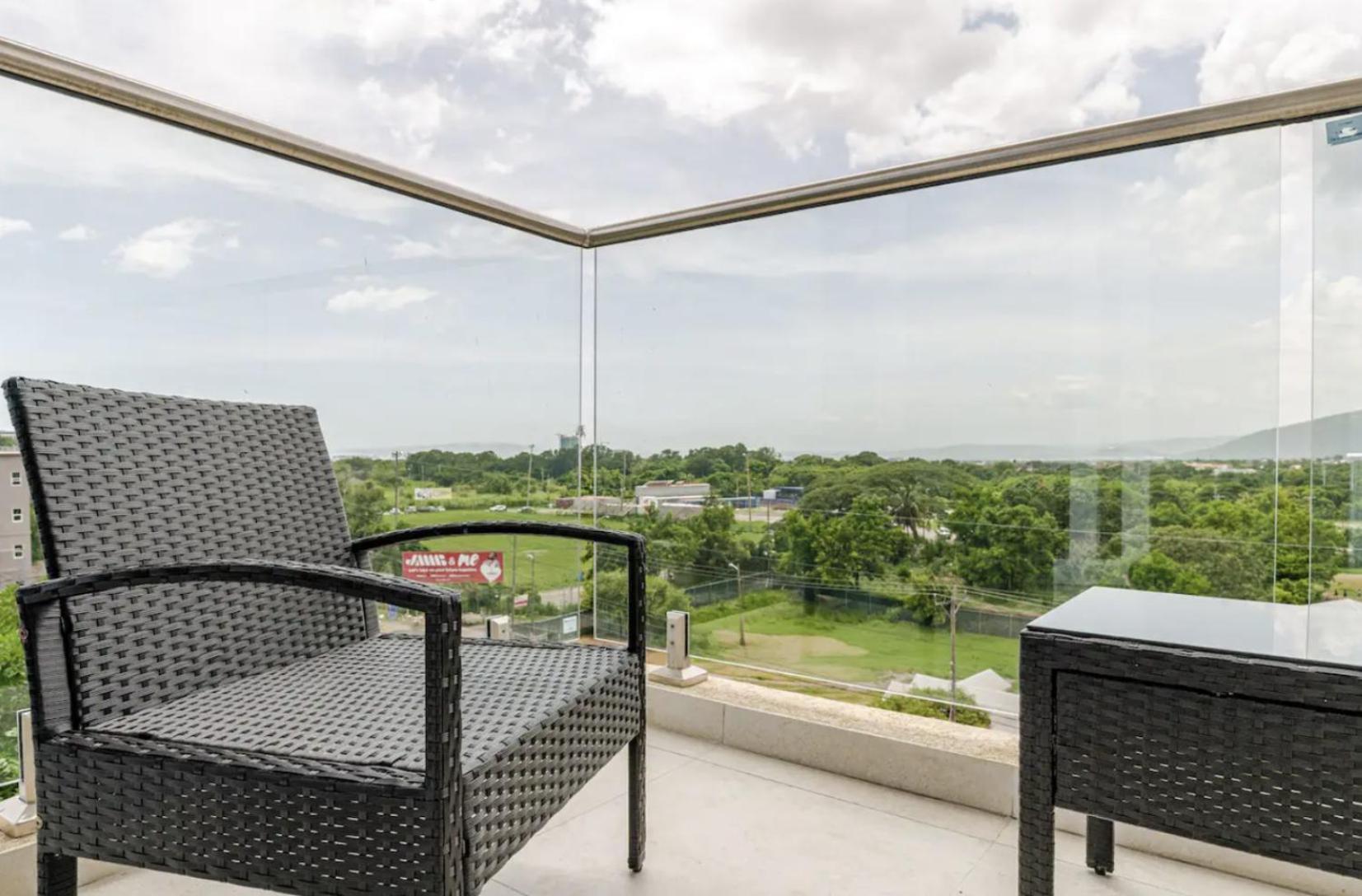 Luxe City Oasis 2Br With Rooftop Pool And Gym Kingston Luaran gambar
